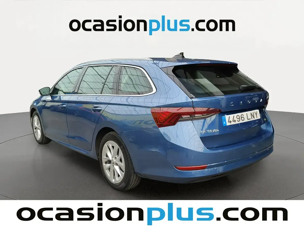 Usado Skoda Octavia G-TEC Ambition 131 CV (96 kW) 2021 Azul Familiar