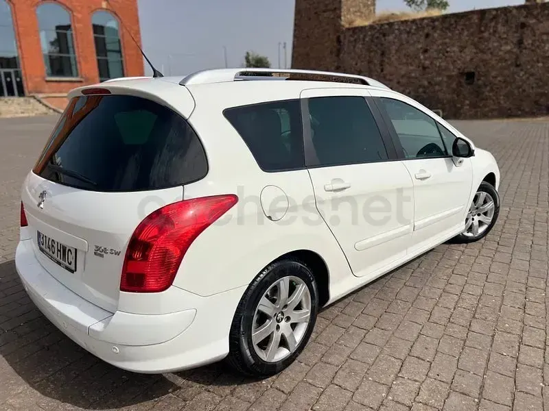 Usado Peugeot 308 SW Business-Line 120 CV (88 kW) 2014 Blanco Familiar