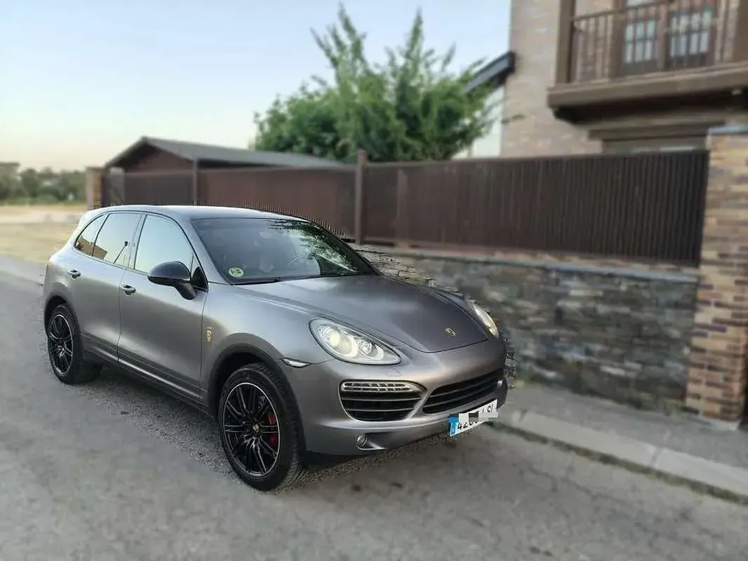 Usado Porsche Cayenne 211 CV (155 kW) 2012 Gris SUV