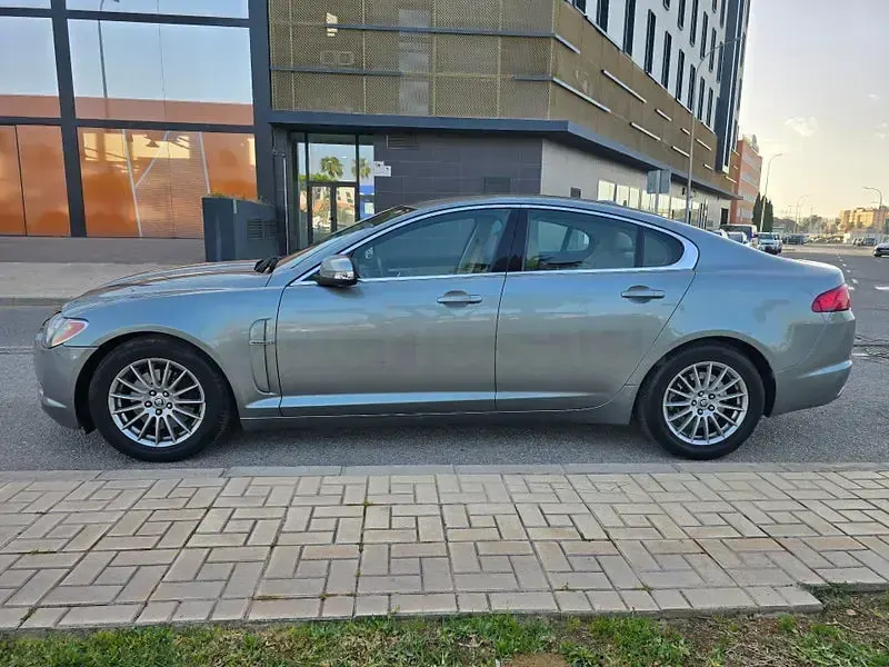 Usado Jaguar XF Premium Luxury 207 CV (152 kW) 2009 Gris Berlina