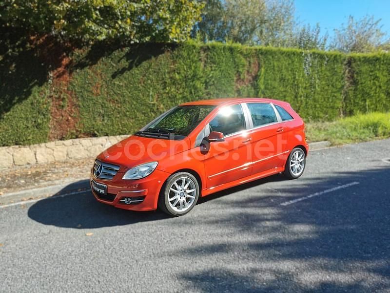 Rojo Usado 2011 Mercedes B180 Sport Edition Monovolumen | 10.500 € (Caro) - Imagen 1/4