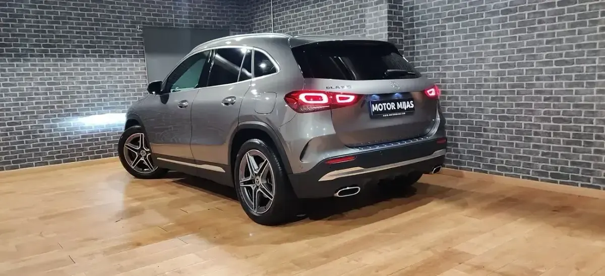 Käytetty Mercedes GLA180 136 HP (100 kW) 2023 Harmaa Katumaasturi