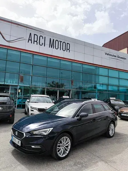Usado Seat Leon XCELLENCE 150 CV (110 kW) 2022 Gris / plata Familiar