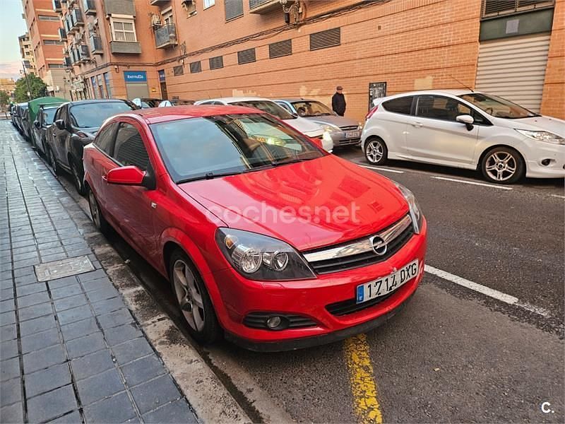 Usado Opel Astra GTC Sport 105 CV (77 kW) 2006 Rojo Berlina