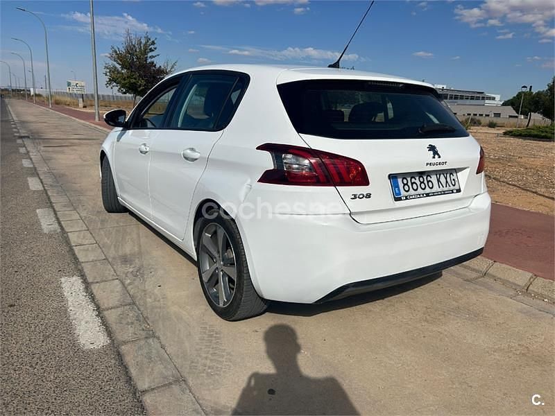 Usado Peugeot 308 Business-Line 100 CV (73 kW) 2019 Blanco Berlina