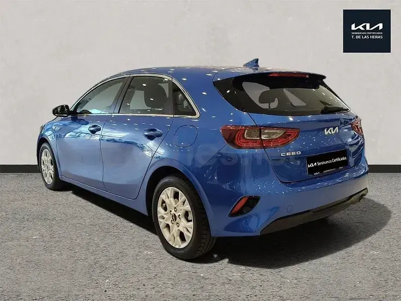 Usado Kia Ceed 100 CV (73 kW) 2022 Azul Utilitario