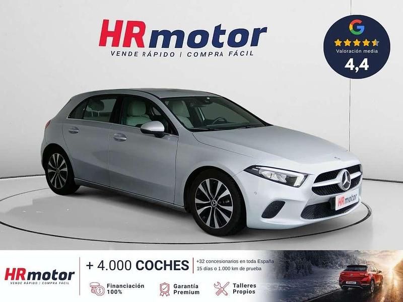 Usado Mercedes A180 117 CV (86 kW) 2021 Gris Utilitario
