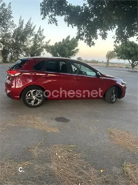 Usado Hyundai i30 120 CV (88 kW) 2022 Granate Berlina