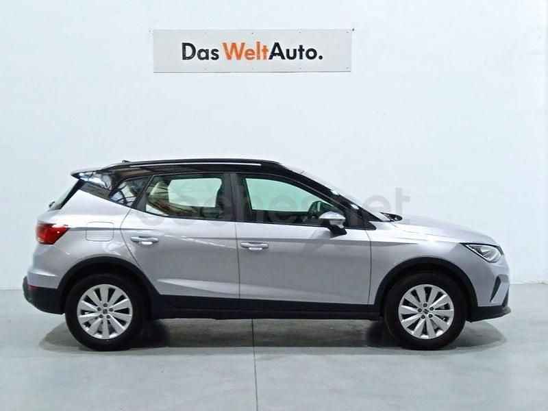 Usado Seat Arona Style 110 CV (80 kW) 2024 Gris plata SUV