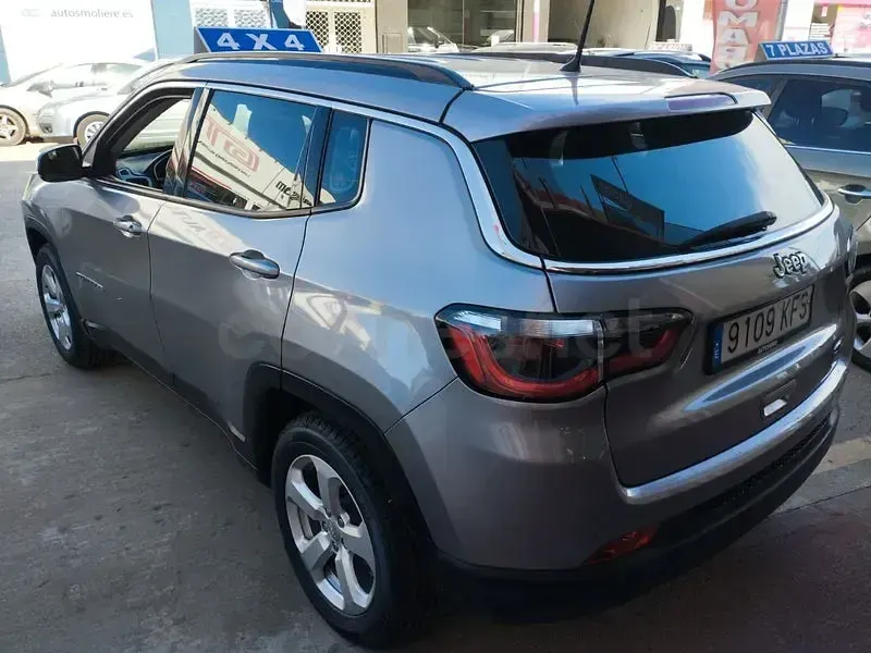 Usado Jeep Compass Longitude 120 CV (88 kW) 2017 Gris / plata SUV