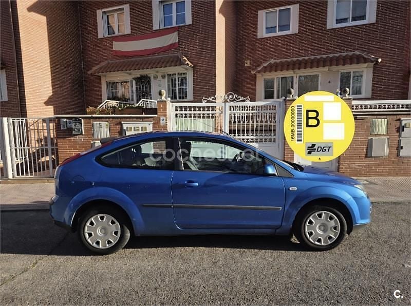 Usado Ford Focus Trend 90 CV (66 kW) 2006 Azul Berlina