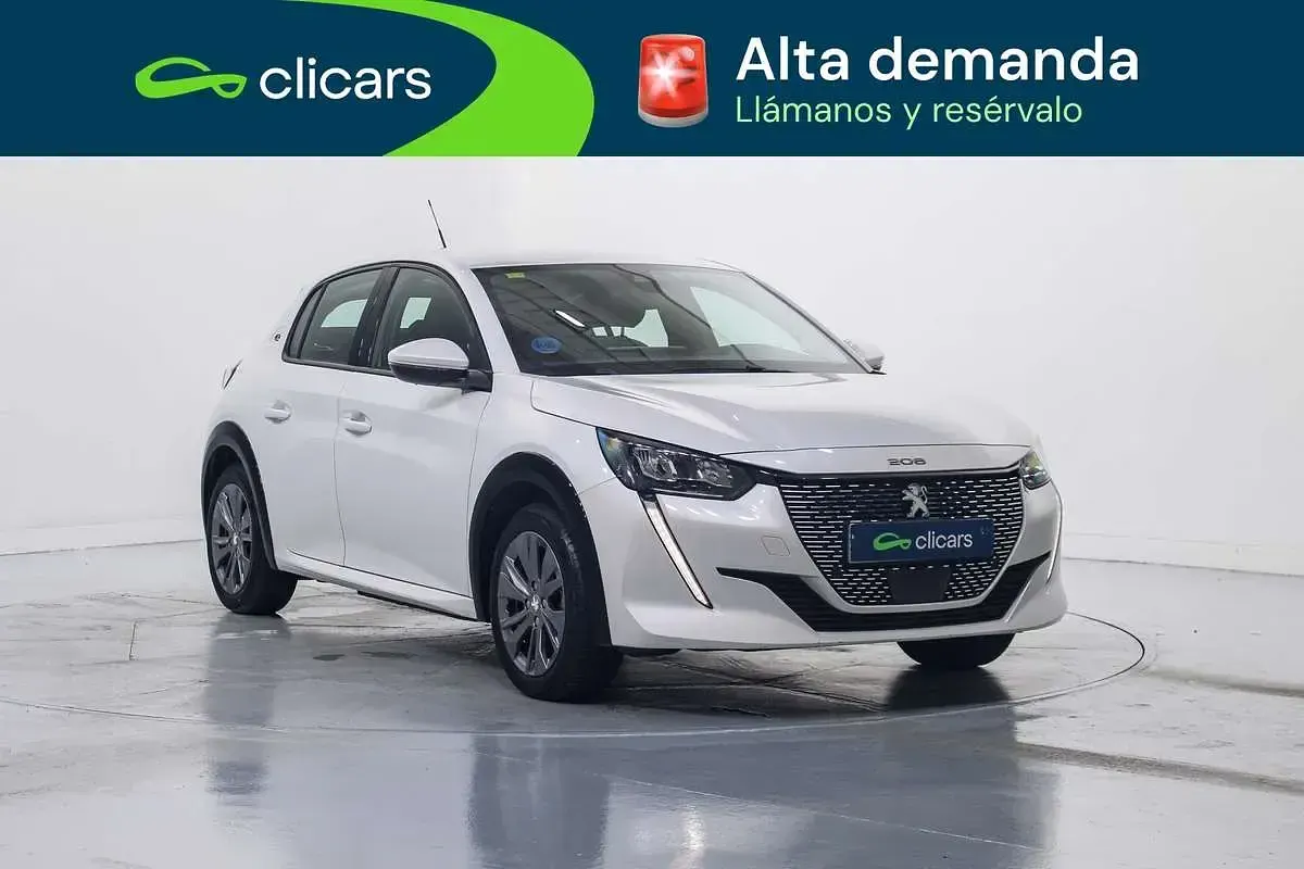 Usado Peugeot e-208 Allure 100 kW (136 CV) 2020 Blanco Utilitario