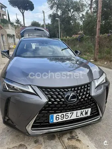 Usado Lexus UX 184 CV (135 kW) 2020 Gris / plata SUV