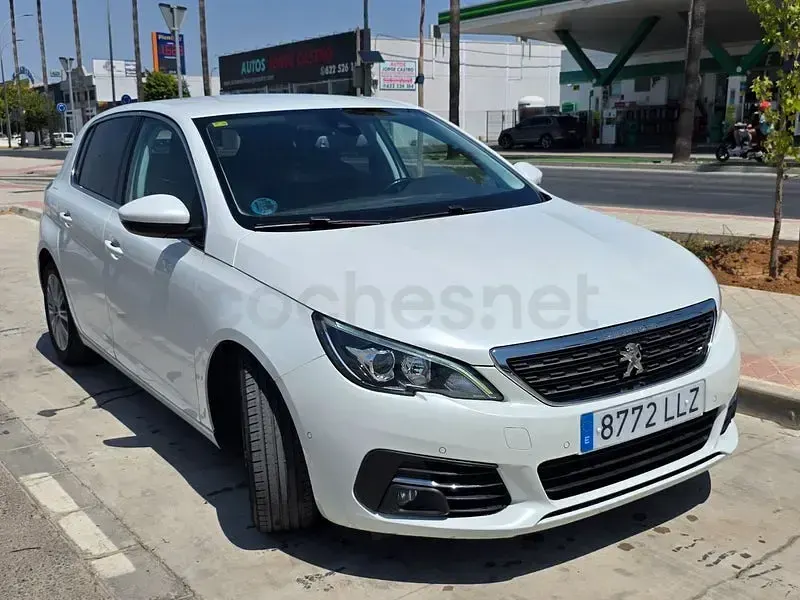 Usado Peugeot 308 Allure 100 CV (73 kW) 2020 Blanco Berlina