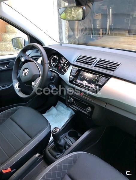 Usado Skoda Fabia Ambition 95 HP (69 kW) 2021 Cinzento Sedan