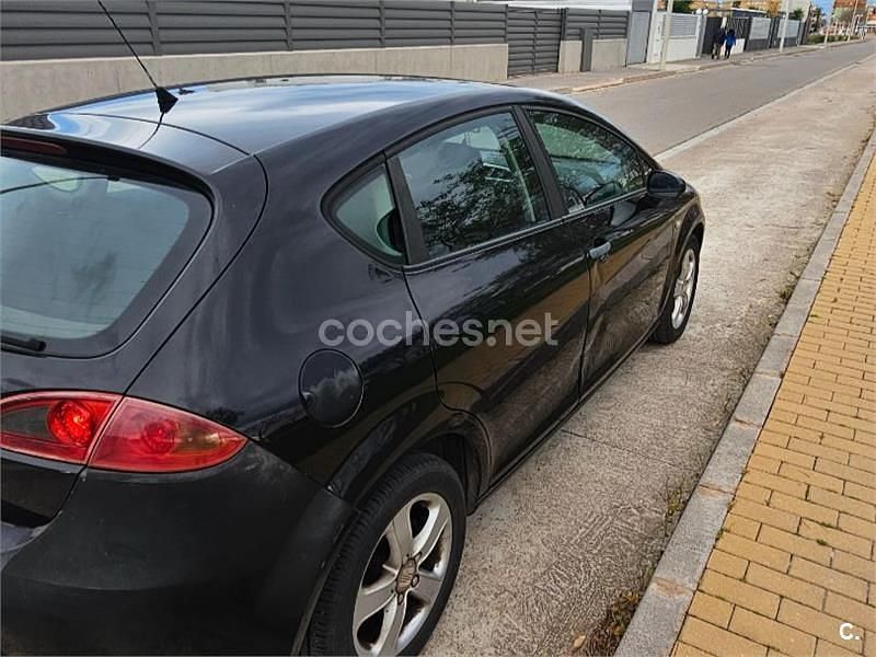Usado Seat Leon Stylance 105 CV (77 kW) 2007 Negro Utilitario