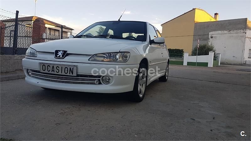 Usado Peugeot 306 90 CV (66 kW) 1999 Blanco Berlina