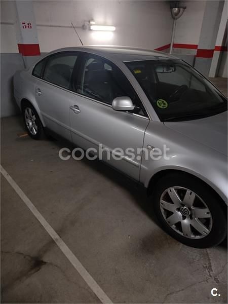 Usado VW Passat Highline 193 CV (141 kW) 2001 Gris / plata Berlina