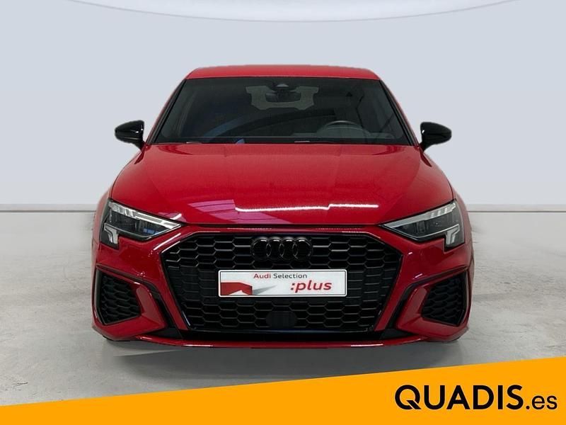 Usado Audi A3 Ambiente 150 CV (110 kW) 2021 Rojo Berlina