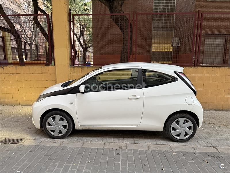 Usado Toyota Aygo X-cite 69 CV (50 kW) 2015 Blanco Utilitario