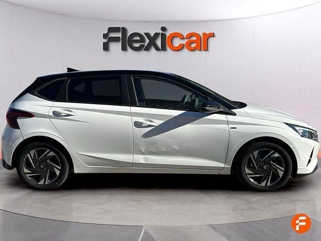 Usado Hyundai i20 100 CV (73 kW) 2022 Blanco Berlina