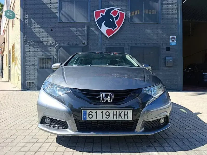 Usado Honda Civic Executive 142 CV (104 kW) 2012 Gris Utilitario
