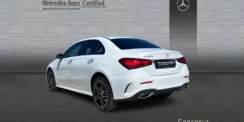 Usado Mercedes A250 218 CV (160 kW) 2024 Blanco Berlina