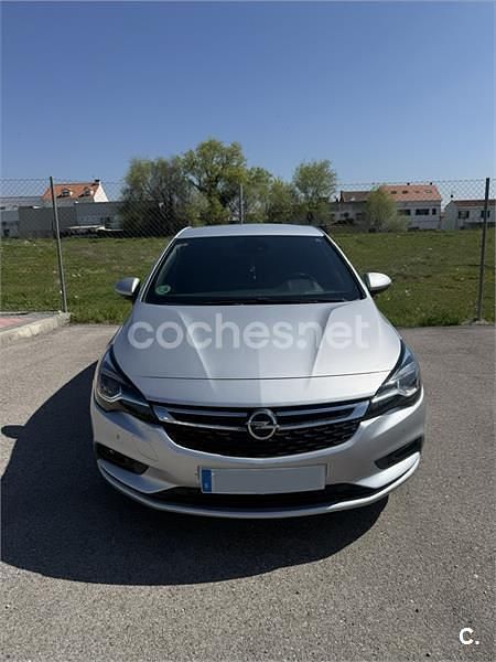 Usado Opel Astra Excellence 136 CV (100 kW) 2016 Gris / plata Berlina