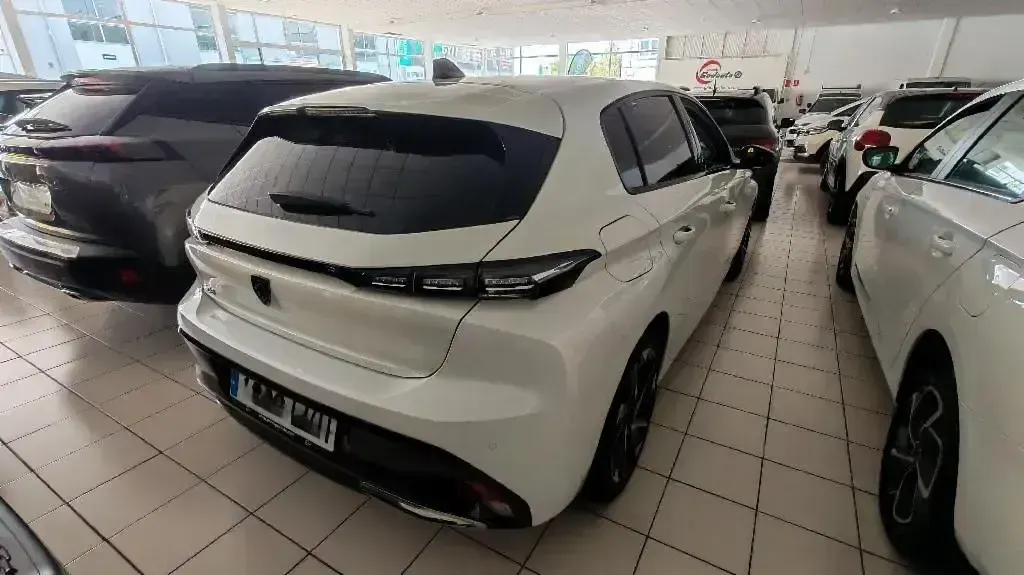 Usado Peugeot 308 Allure 130 CV (95 kW) 2022 Otro Berlina