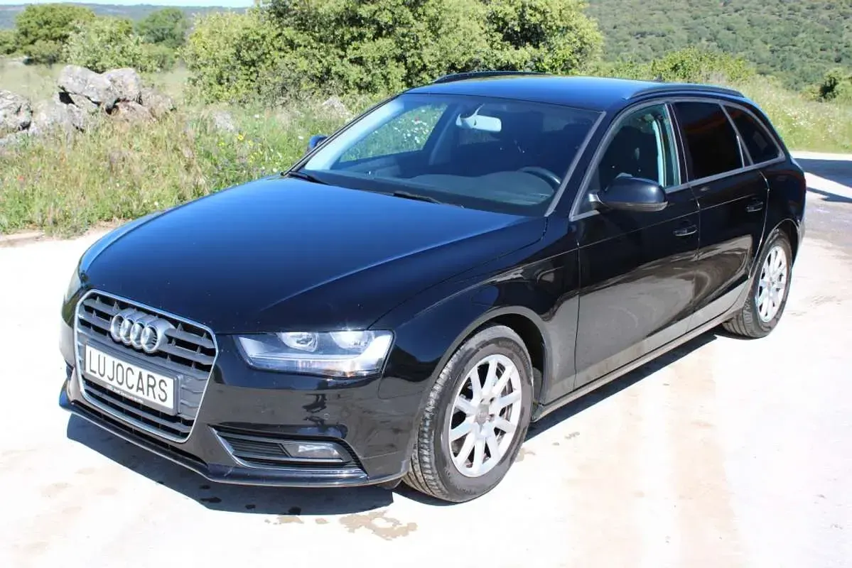 Usado Audi A4 136 CV (100 kW) 2014 Negro Familiar