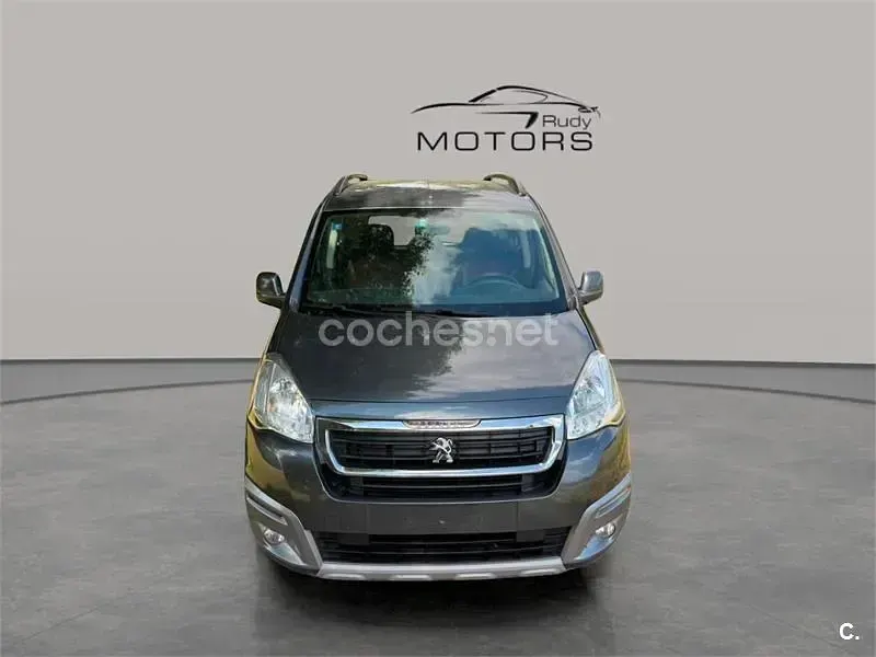 Usado Peugeot Partner Tepee Outdoor 100 CV (73 kW) 2015 Gris / plata Monovolumen