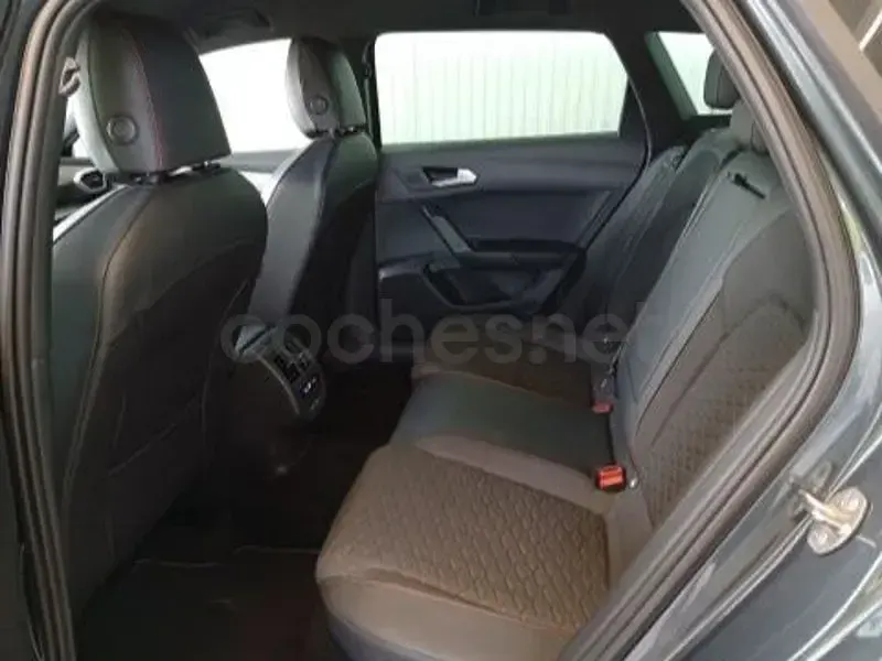 Usado Seat Leon FR 204 CV (150 kW) 2024 Gris / plata Familiar