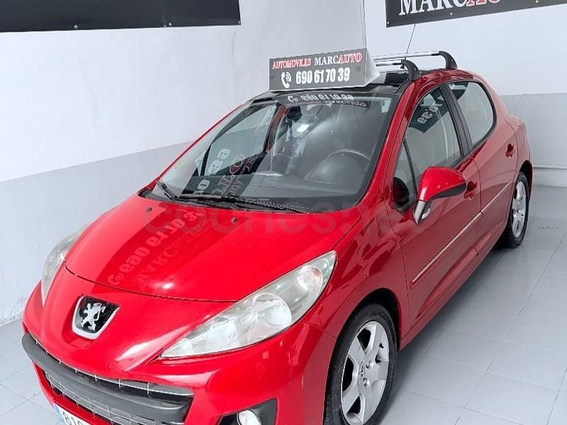 Usado Peugeot 207 Active 92 CV (67 kW) 2012 Rojo Berlina