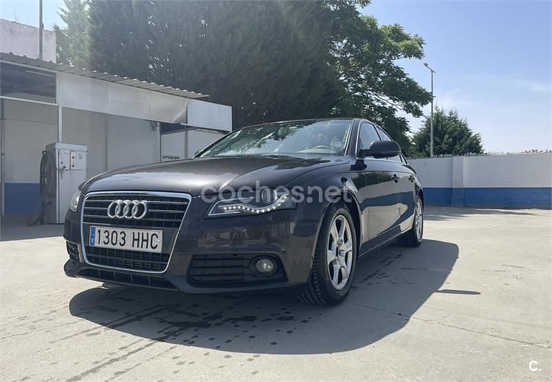 Usado Audi A4 136 CV (100 kW) 2011 Negro Berlina