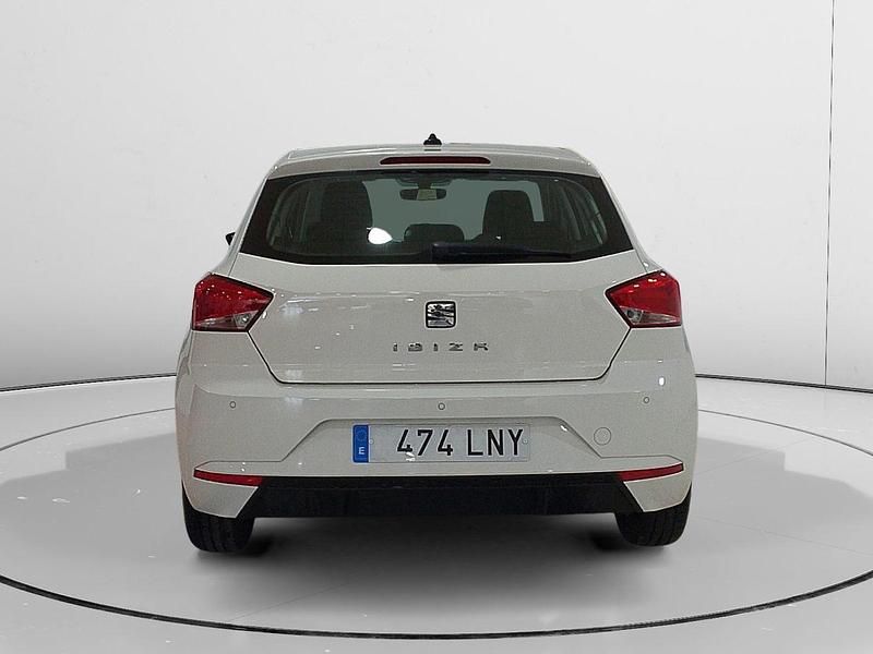 Usado Seat Ibiza Style Plus 110 CV (80 kW) 2021 Blanco Berlina