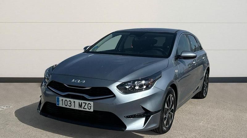 Usado Kia Ceed 100 CV (73 kW) 2025 Gris Utilitario