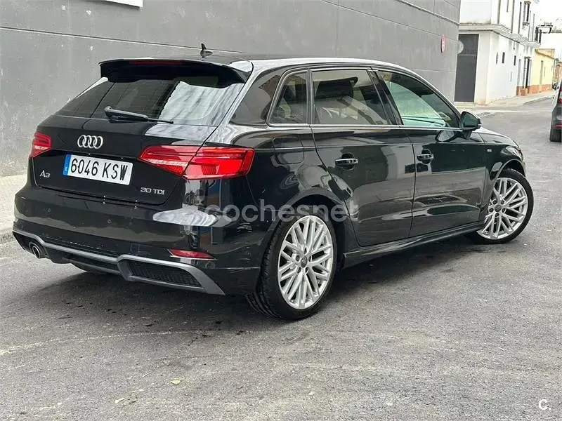Usado Audi A3 S-Line 116 CV (85 kW) 2019 Negro Berlina