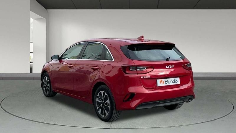 Usado Kia Ceed 100 CV (73 kW) 2024 Rojo Utilitario