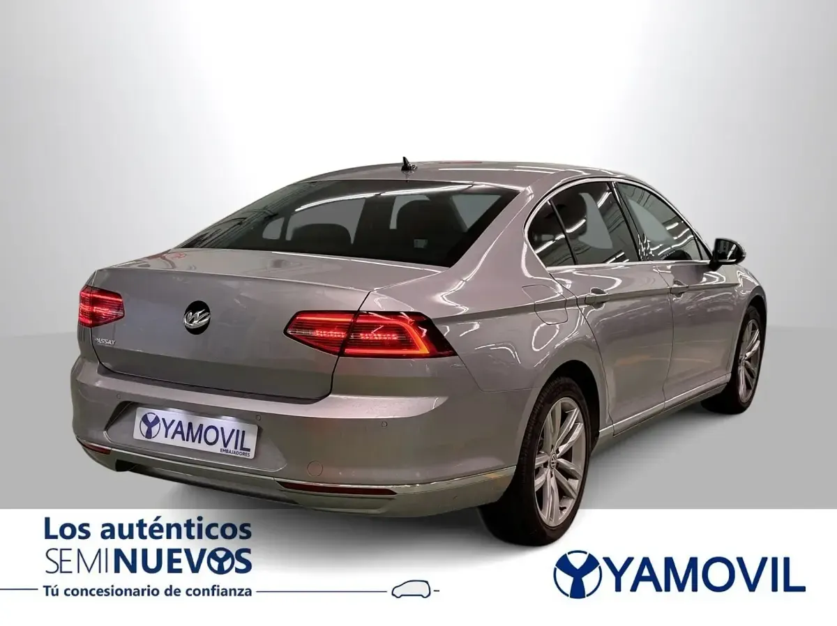 Usado VW Passat Sportline 150 CV (110 kW) 2017 Gris / plata Berlina