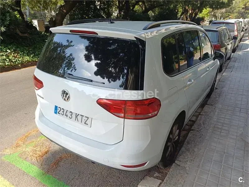 Usado VW Touran Advance 150 CV (110 kW) 2019 Blanco Monovolumen