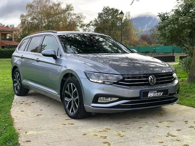 Usado VW Passat Executive 150 CV (110 kW) 2020 Gris / plata Familiar