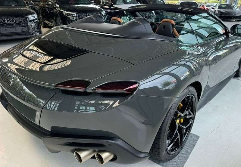 Gris Nuevo 2024 Ferrari Roma Coupe | 335.900 € - Imagen 1/4