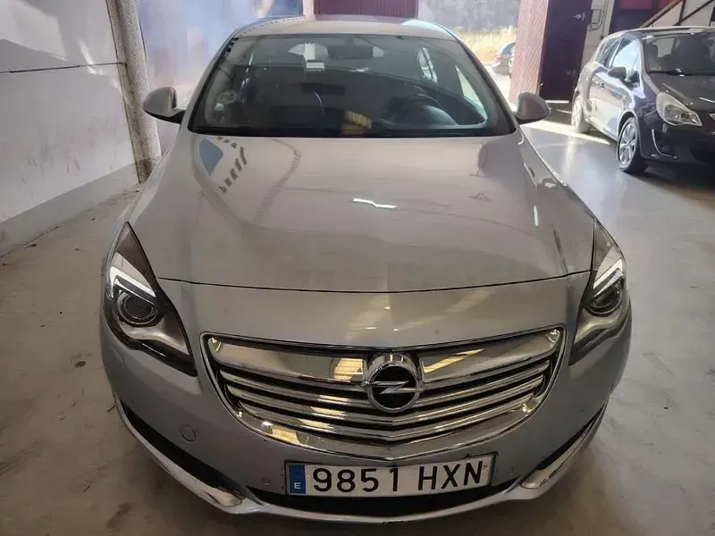 Usado Opel Insignia Selective 140 CV (102 kW) 2014 Gris / plata Berlina