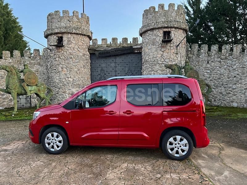 Usado Opel Combo Life Innovation 130 CV (95 kW) 2019 Rojo Monovolumen