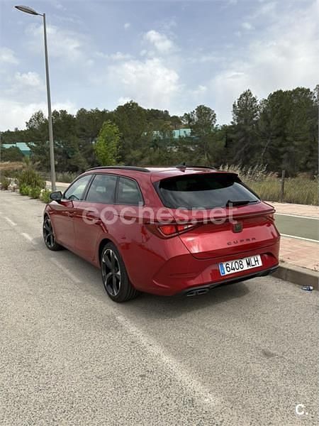 Usado Cupra Leon 150 CV (110 kW) 2023 Rojo Familiar
