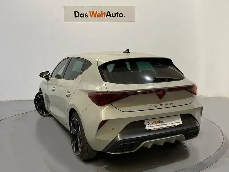 Usado Cupra Leon 150 CV (110 kW) 2025 Gris / plata Familiar