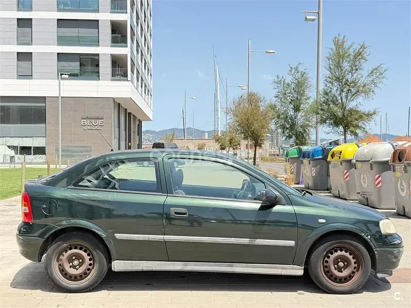 Usado Opel Astra Comfort 100 CV (73 kW) 2001 Verde Berlina