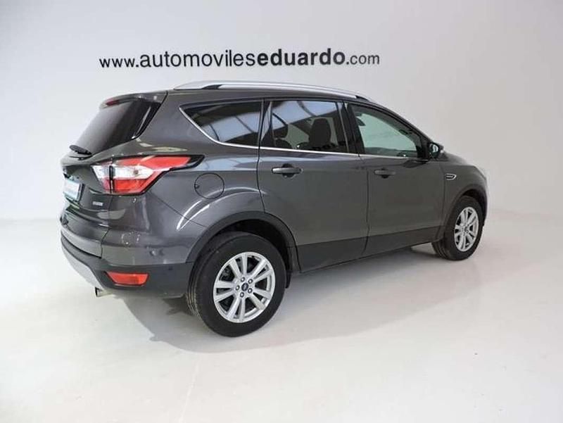 Usado Ford Kuga Business Edition 150 CV (110 kW) 2017 Gris SUV