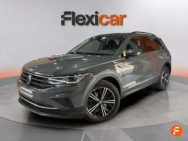 Usado VW Tiguan Life 150 CV (110 kW) 2021 Gris SUV