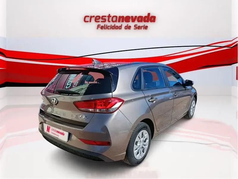 Usado Hyundai i30 110 CV (80 kW) 2021 Gris Utilitario